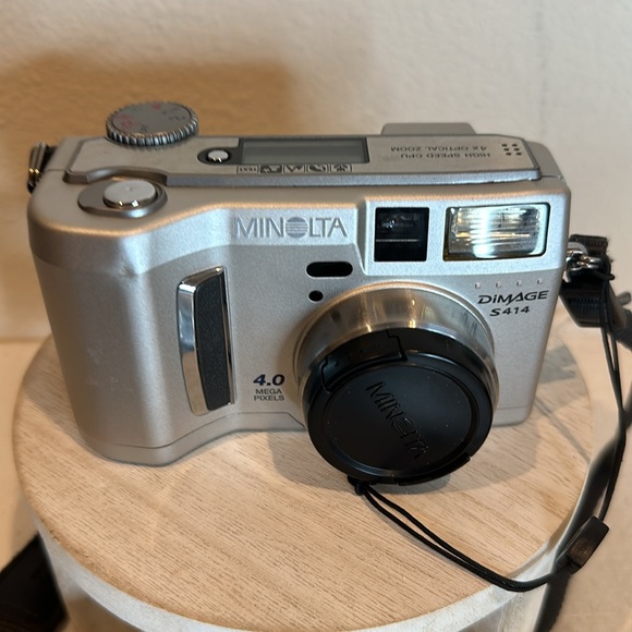 Minolta Dimage S414 4.0 MP digital camera - Picture 2 of 9